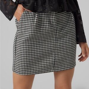 NWT Vero Moda houndstooth skirt